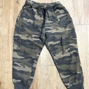 PINK Victoria’s Secret, Camo print Cargo Sweatpant